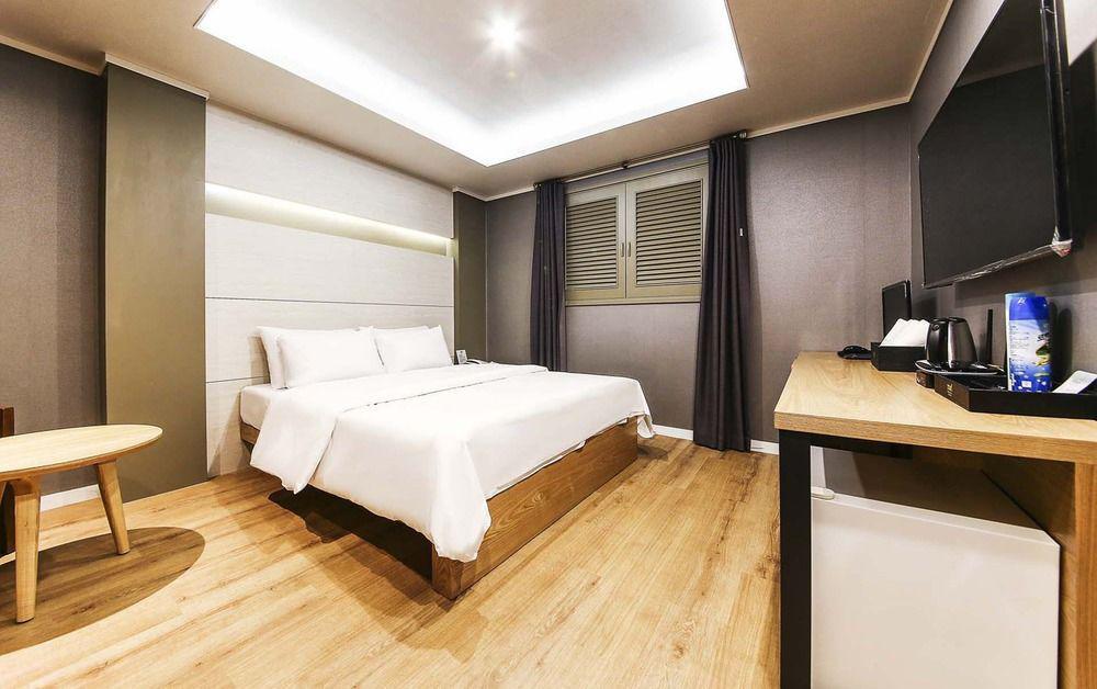 Manhattan Hotel